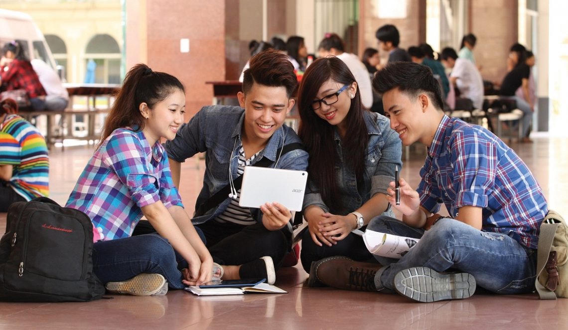 Làm gì để người trẻ không tôn sùng giá trị ảo?