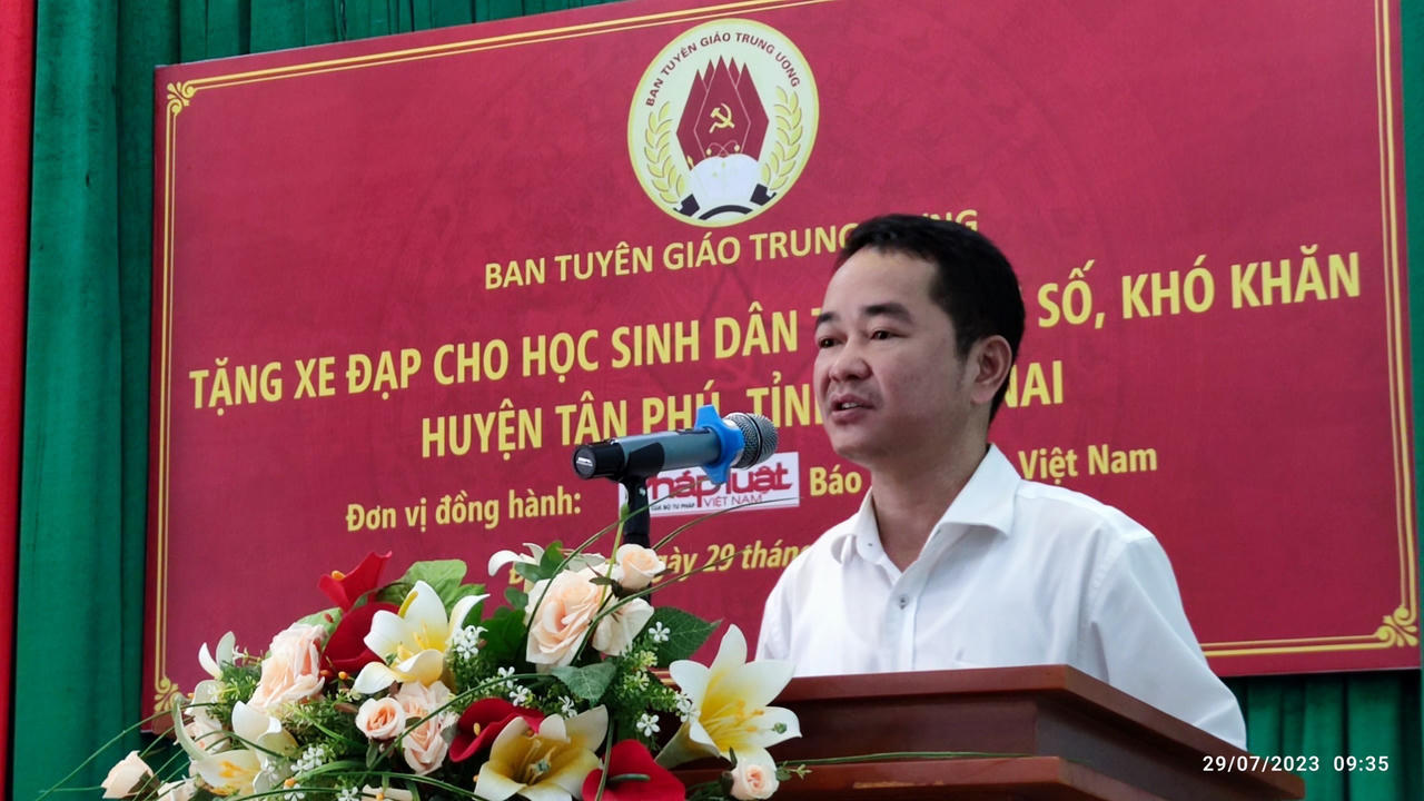 Ban Tuyên giáo Trung ương thăm, tặng xe đạp cho học sinh nghèo tại Đồng Nai