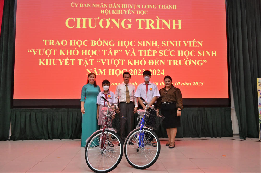 Vedan Việt Nam trao học bổng cho HSSV huyện Long Thành năm học 2023-2024
