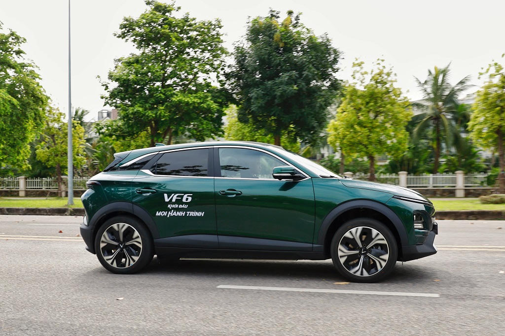 VinFast VF 6: Mua pin hay thuê pin đều rẻ