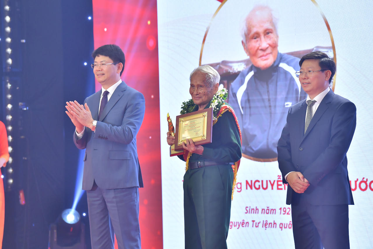 Tôn vinh 50 Gương sáng Pháp luật năm 2023