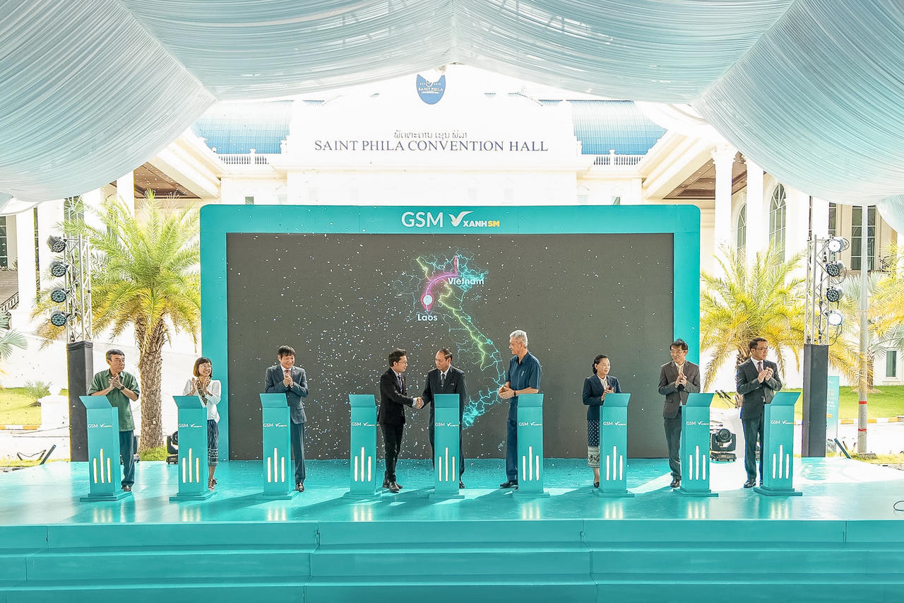 GSM khai trương dịch vụ taxi điện tại Lào