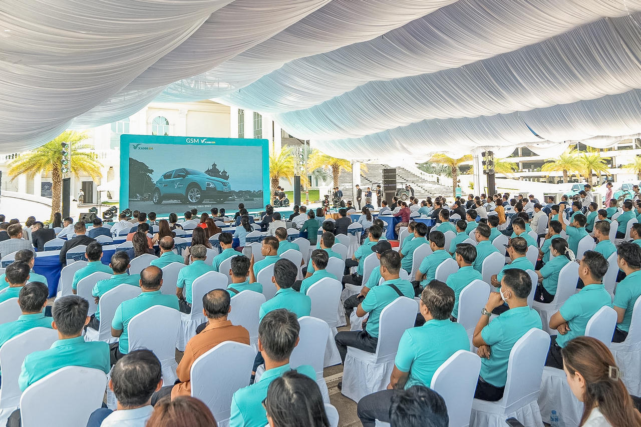 GSM khai trương dịch vụ taxi điện tại Lào