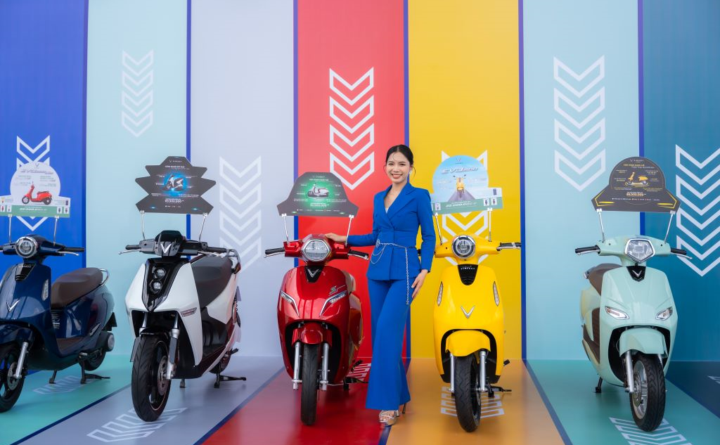 Xe máy điện hứa hẹn soán ngôi xe xăng dịp mua sắm cuối năm