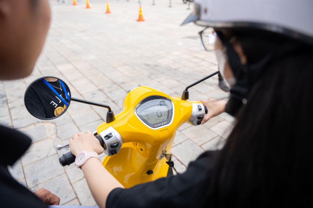 Xe máy điện hứa hẹn soán ngôi xe xăng dịp mua sắm cuối năm