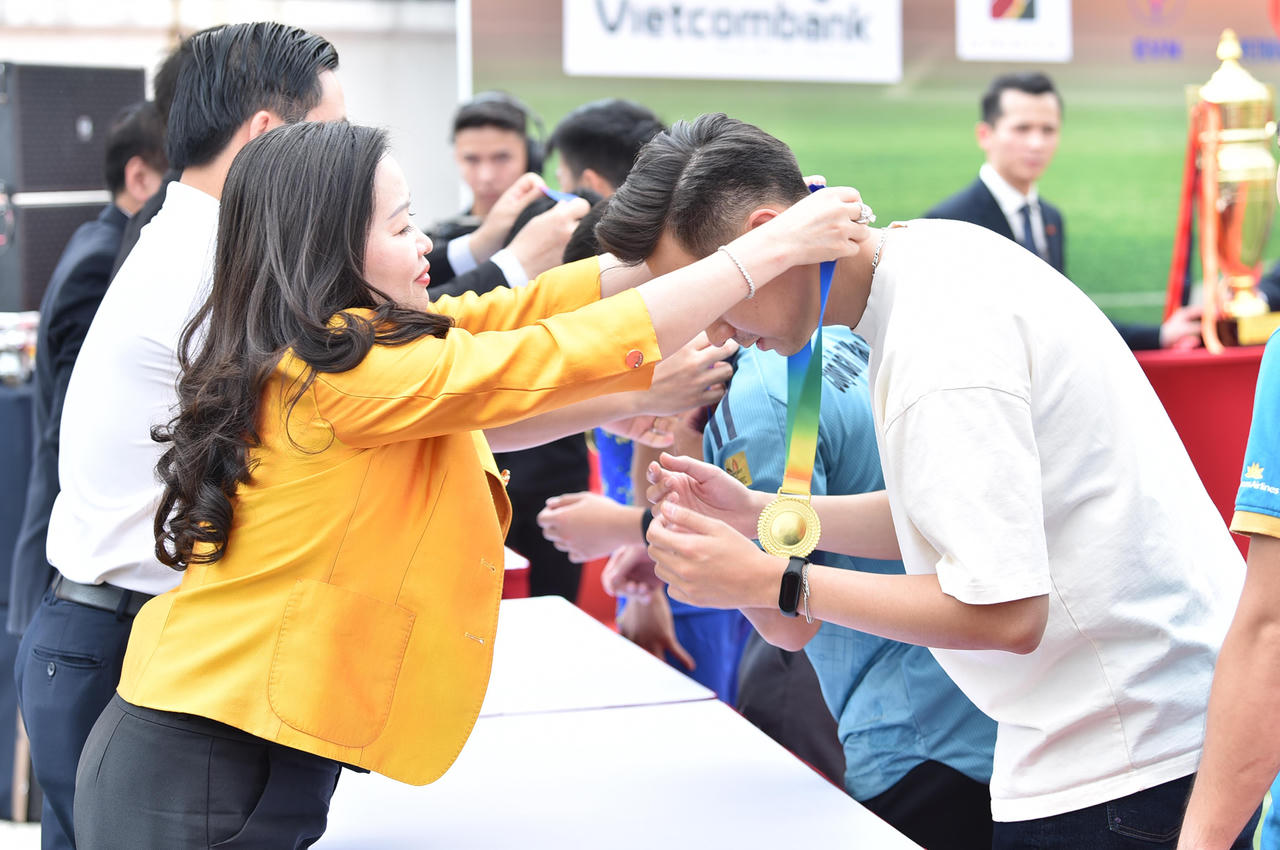 Bế mạc Giải bóng đá các cơ quan Trung ương mở rộng tranh Cúp Báo Đại biểu Nhân dân