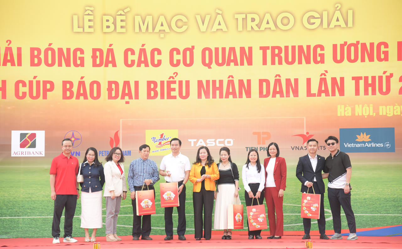 Bế mạc Giải bóng đá các cơ quan Trung ương mở rộng tranh Cúp Báo Đại biểu Nhân dân