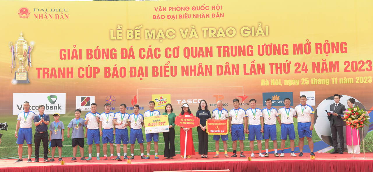Bế mạc Giải bóng đá các cơ quan Trung ương mở rộng tranh Cúp Báo Đại biểu Nhân dân