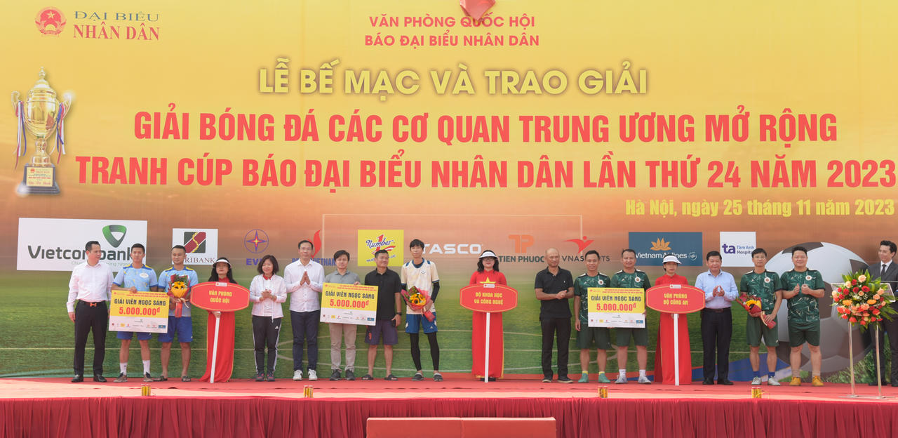 Bế mạc Giải bóng đá các cơ quan Trung ương mở rộng tranh Cúp Báo Đại biểu Nhân dân