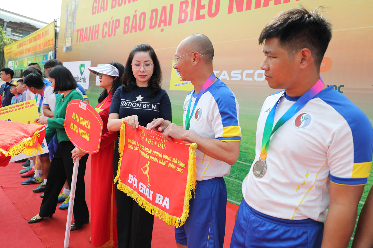 Bế mạc Giải bóng đá các cơ quan Trung ương mở rộng tranh Cúp Báo Đại biểu Nhân dân