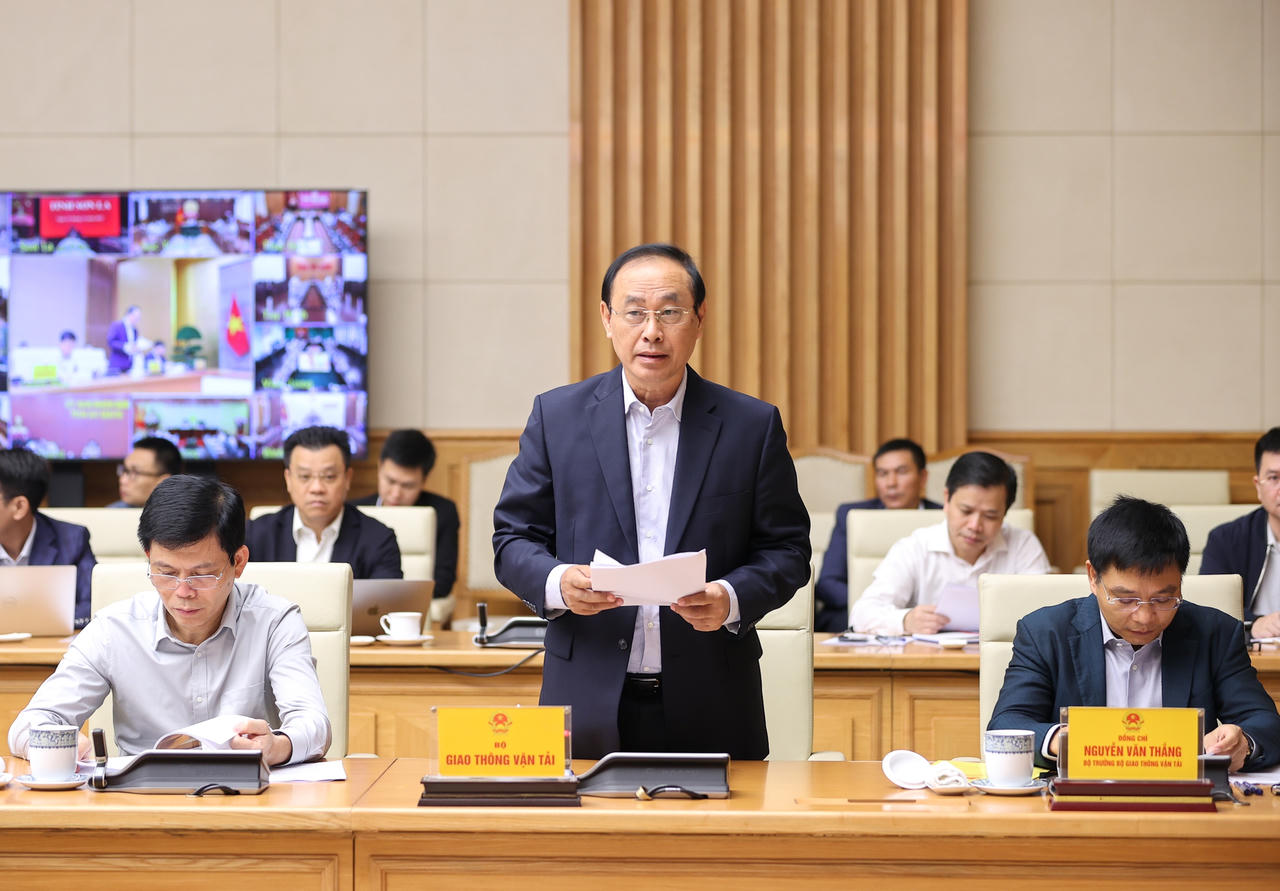 Đẩy mạnh phân cấp, ủy quyền, quyết liệt thúc đẩy các công trình giao thông trọng điểm