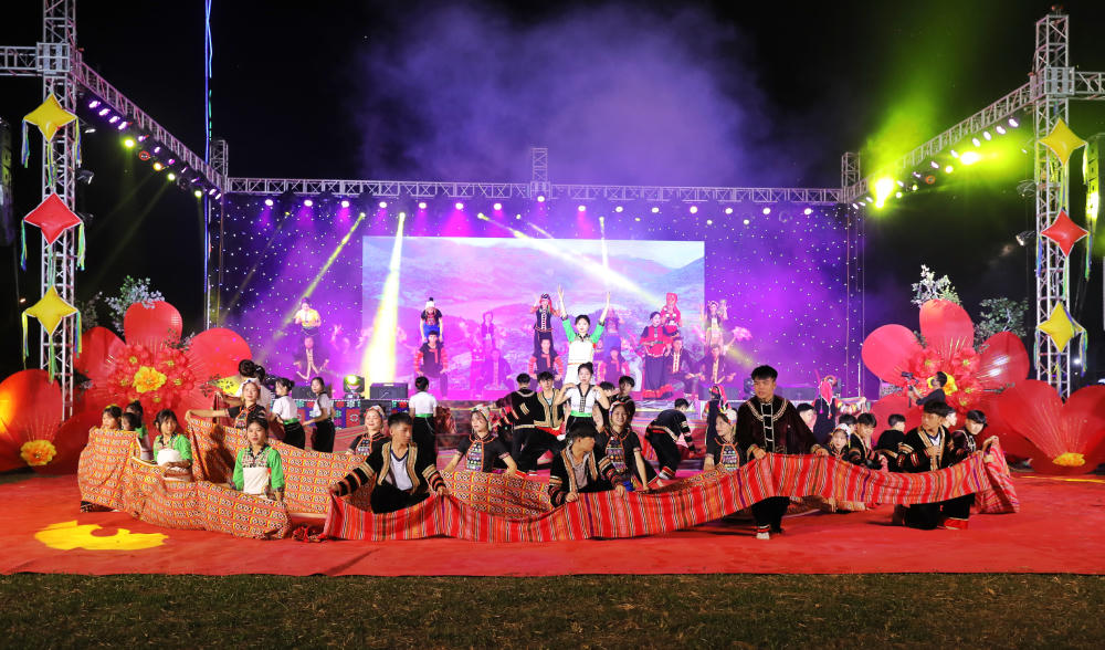 Lung linh sắc màu văn hóa các dân tộc nơi thượng nguồn sông Đà