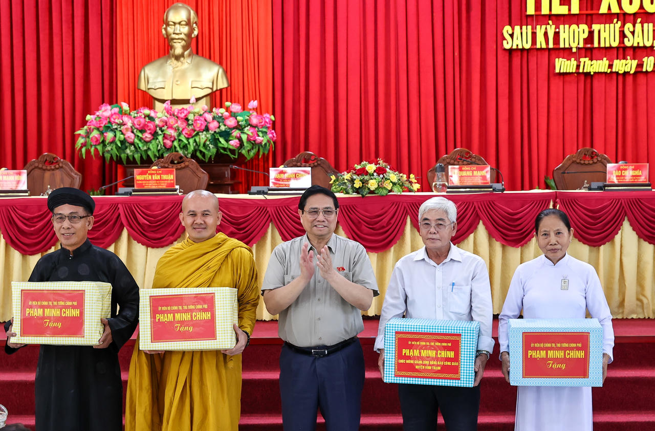 Thủ tướng Phạm Minh Chính tiếp xúc cử tri sau kỳ họp thứ sáu Quốc hội khóa XV