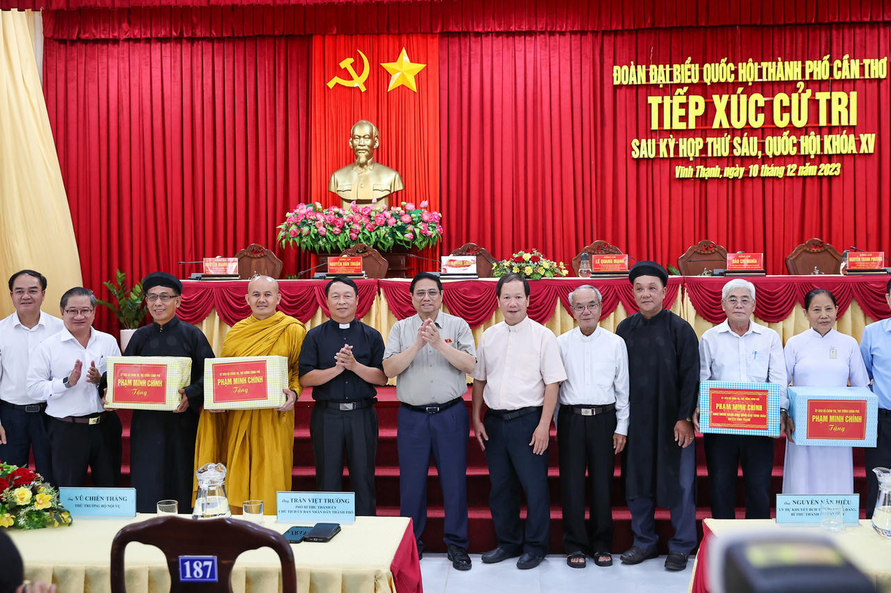 Thủ tướng Phạm Minh Chính tiếp xúc cử tri sau kỳ họp thứ sáu Quốc hội khóa XV