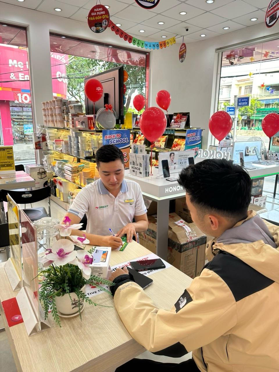 VPBank và FE CREDIT hợp tác chiến lược FPT Shop, hỗ trợ khách hàng mua sắm thiết bị điện tử