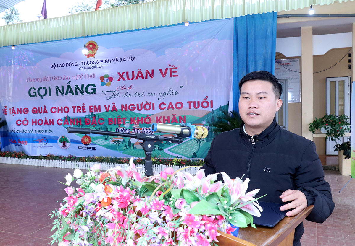 Chương trình “Tết cho trẻ em nghèo” trao tặng 250 triệu đồng cho người cao tuổi và trẻ em vùng cao Hà Giang