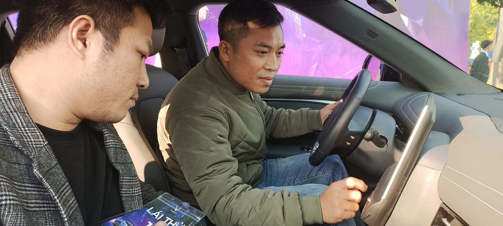 Người dùng trải nghiệm xe điện VF 7: Mọi thứ đều vượt trội xe xăng