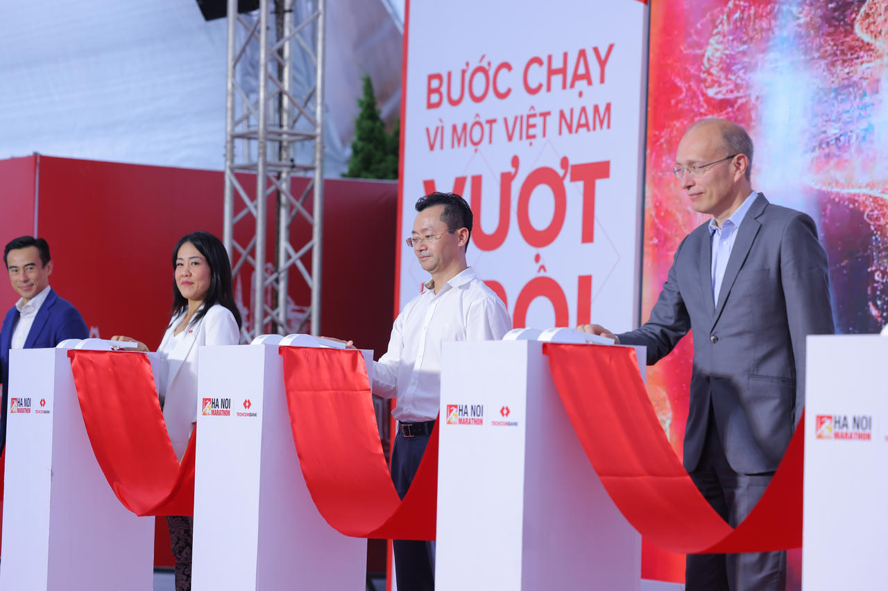 Khai mạc Hà Nội Marathon Techcombank 2023: 'Bước chạy vì một Việt Nam vượt trội', mang tinh thần đoàn kết, sẻ chia và trách nhiệm cộng đồng
