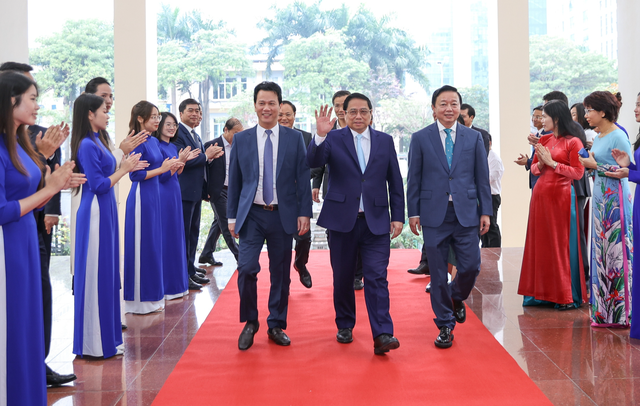 Thủ tướng dự Hội nghị tổng kết năm 2023, triển khai công tác năm 2024 của ngành tài nguyên và môi trường