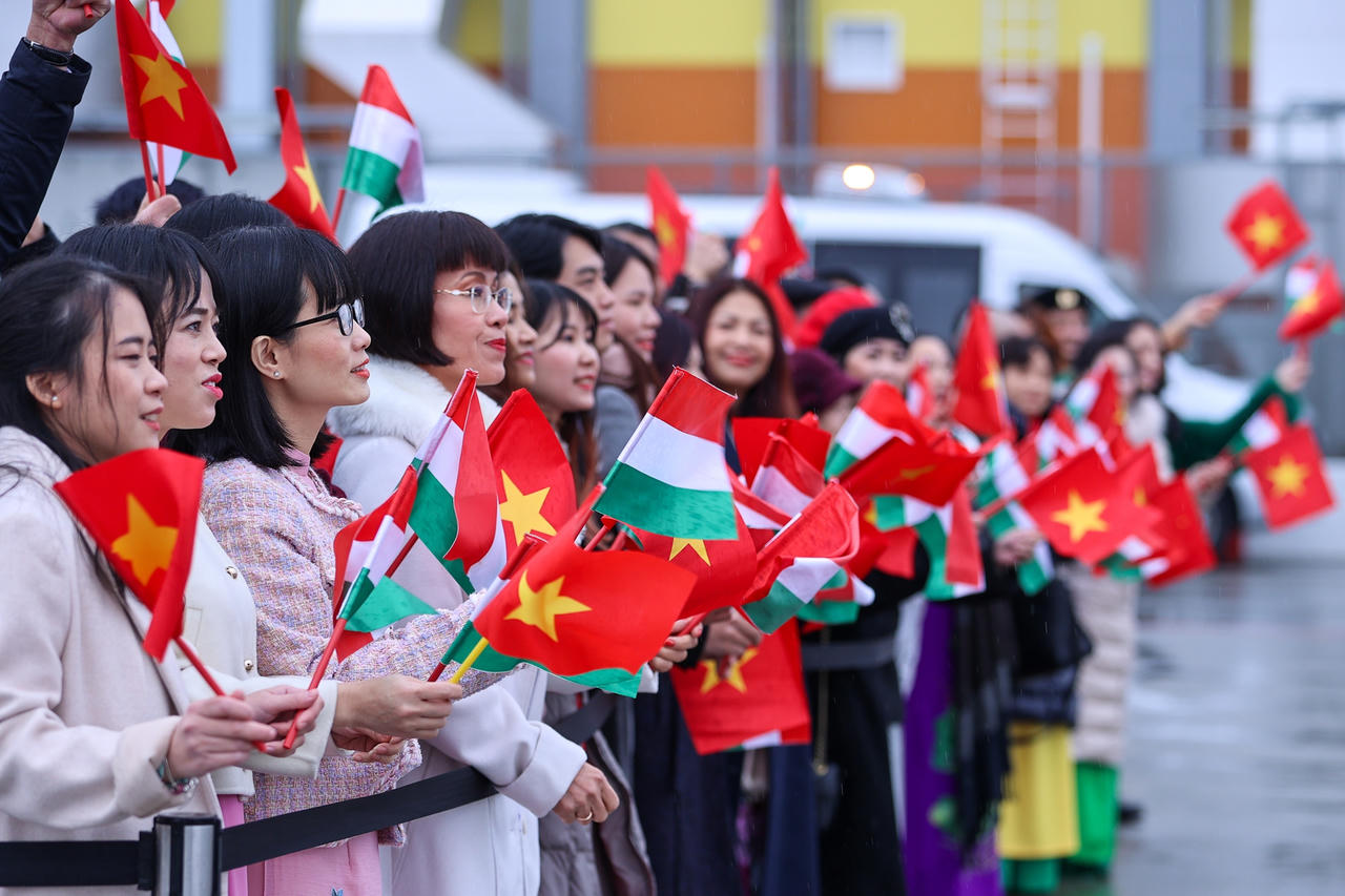 Thủ tướng Phạm Minh Chính tới Thủ đô Budapest, bắt đầu thăm chính thức Hungary