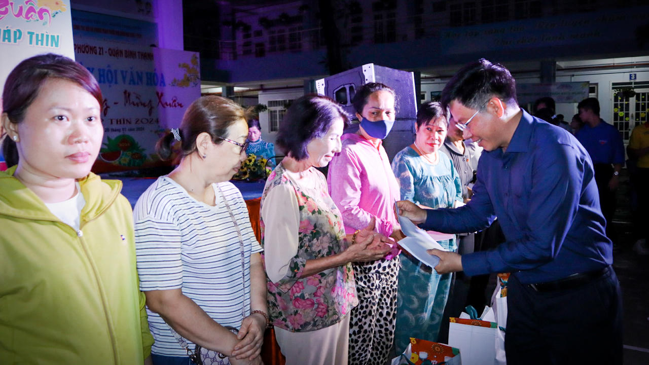 Phường 21 (Quận Bình Thạnh, TP HCM): Chăm lo cho người nghèo - Để ai cũng có Tết