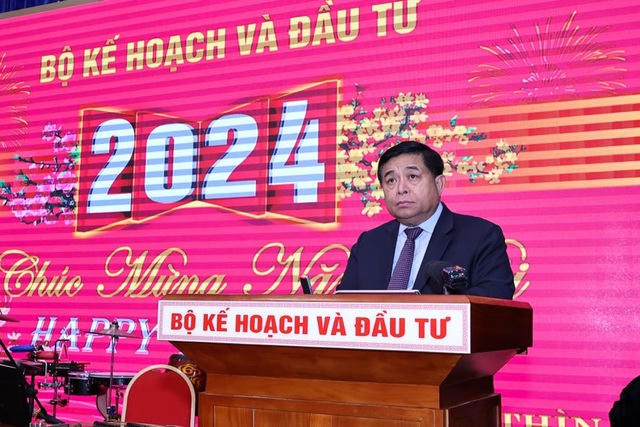 Thủ tướng gặp mặt các nhà đầu tư, nhà tài trợ, đề nghị cùng Việt Nam đoàn kết, hành động