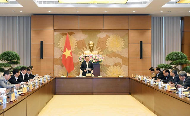 Chủ tịch Quốc hội Vương Đình Huệ chủ trì họp về dự án Luật Công nghiệp quốc phòng, an ninh và động viên công nghiệp