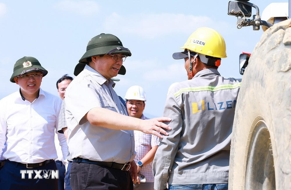 'Phấn đấu thông toàn tuyến từ TP Hồ Chí Minh đến Quảng Ngãi trong năm 2025'