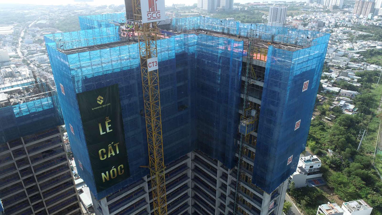 Tổ hợp căn hộ 'chuẩn khách sạn ven sông Sài Gòn' - Sunshine Sky City cất nóc tòa S4