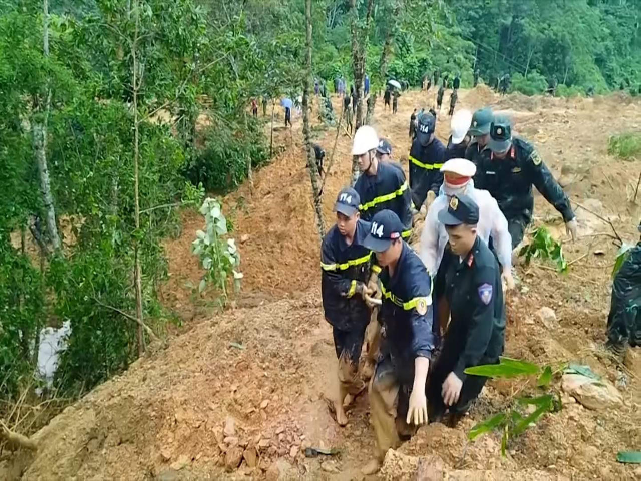 Vụ xe 16 chỗ bị vùi lấp ở Hà Giang: Đã có 11 nạn nhân tử vong