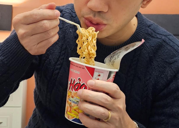 Sang 'trời Tây' thấy Việt Nam vẫn là nơi đáng sống!: Bài 1 - Ở 'trời Tây' dễ 'ngất ngây'… vì đói