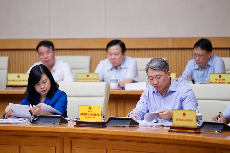 Thủ tướng chủ trì phiên họp Chính phủ chuyên đề pháp luật thứ hai trong tháng