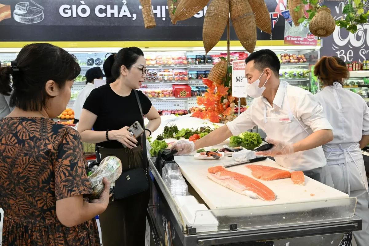 Bộ Công Thương kiểm tra hoạt động dự trữ hàng hoá trước cơn bão số 3