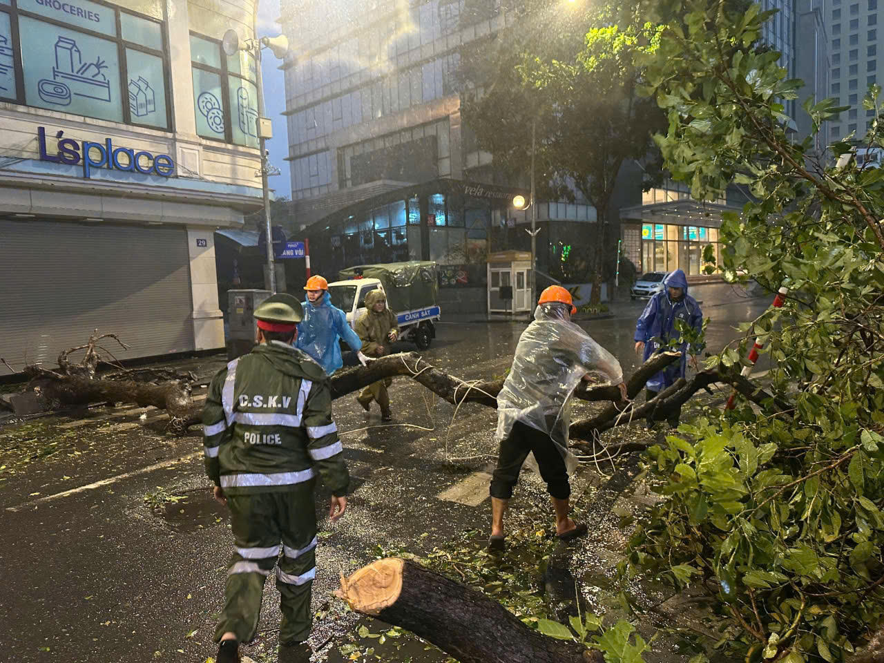 Bão quần thảo đồng bằng Bắc Bộ, 4 người tử vong, 6 người mất tích