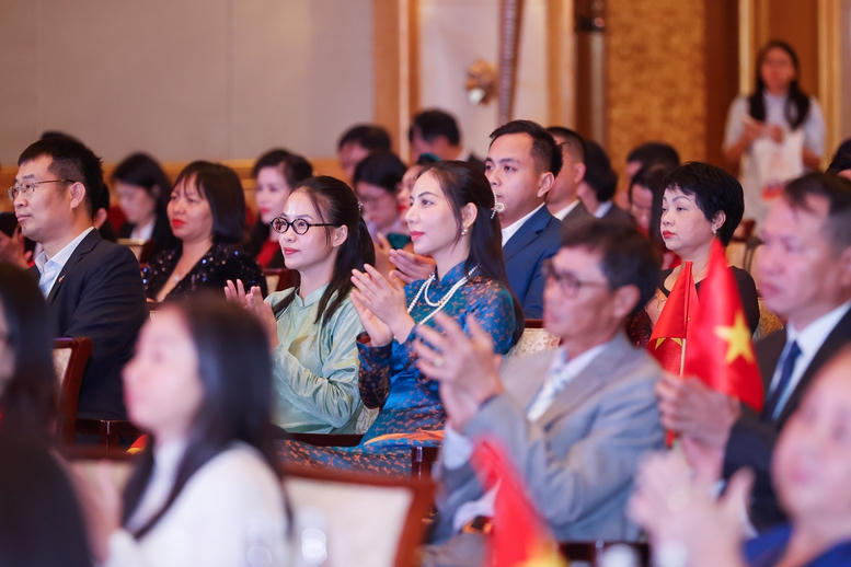 Thủ tướng: Chăm lo cho người Việt Nam ở nước ngoài với trách nhiệm cao nhất