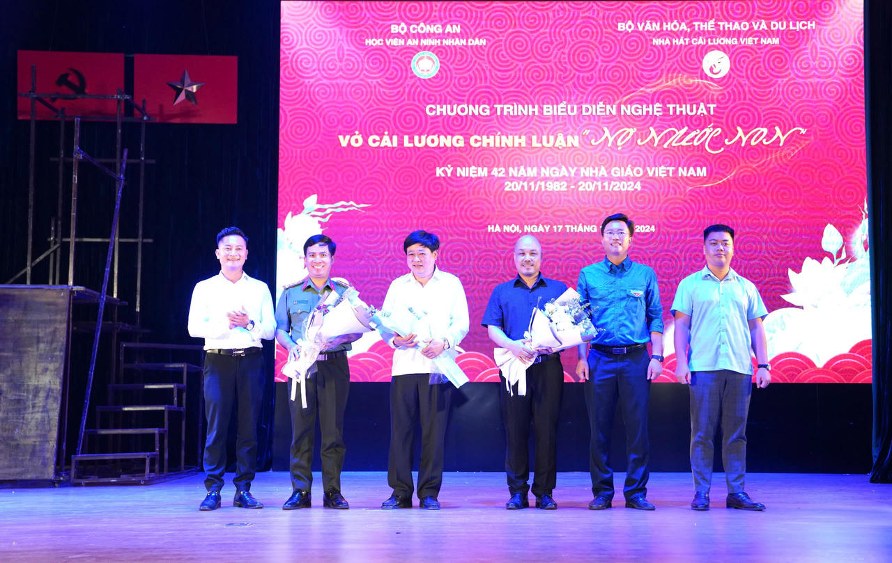 Công diễn vở cải lương 'Nợ nước non' về Chủ tịch Hồ Chí Minh