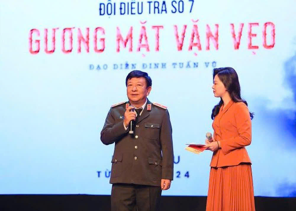 'Gương mặt vặn vẹo' - đối mặt nhiều vụ án ly kỳ, hóc búa