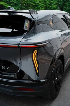 Chủ xe bất ngờ với VinFast VF 7: “Xe mạnh, lái phấn khích, chi phí siêu tiết kiệm”