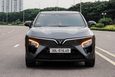 Chủ xe bất ngờ với VinFast VF 7: “Xe mạnh, lái phấn khích, chi phí siêu tiết kiệm”