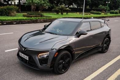 Chủ xe bất ngờ với VinFast VF 7: “Xe mạnh, lái phấn khích, chi phí siêu tiết kiệm”