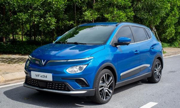 Tài xế taxi công nghệ chỉ ra loạt ưu điểm của xe điện so với xe xăng