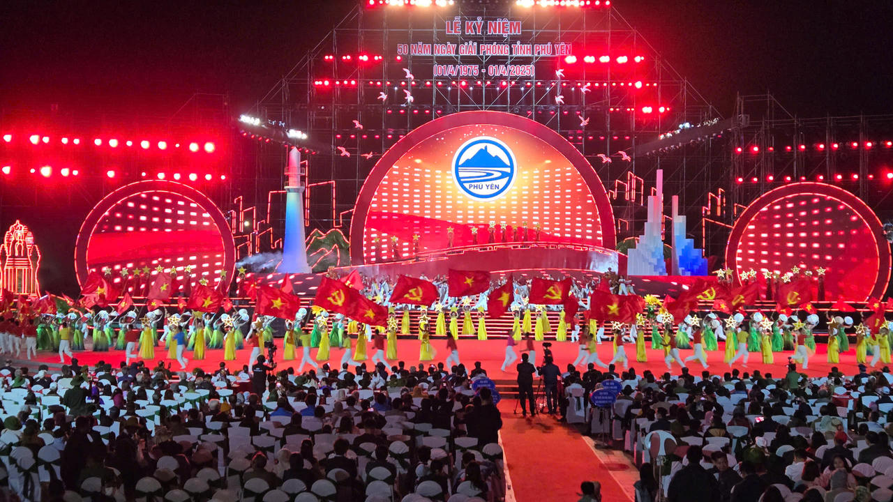 Phú Yên kỷ niệm 50 năm ngày giải phóng và đón nhận Huân chương Lao động hạng Nhất