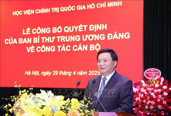 Trao quyết định bổ nhiệm lại 2 Phó Giám đốc Học viện Chính trị quốc gia Hồ Chí Minh