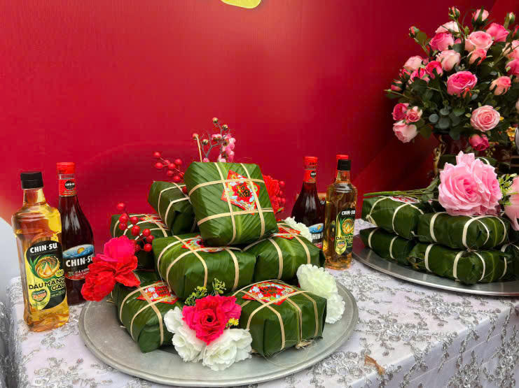 Sôi nổi hội thi gói bánh chưng, giã bánh giầy