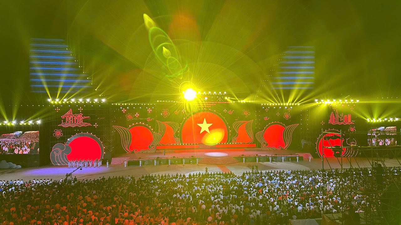 Hải Phòng kỷ niệm 70 năm Ngày Giải phóng, đón nhận danh hiệu 'Thành phố Anh hùng'