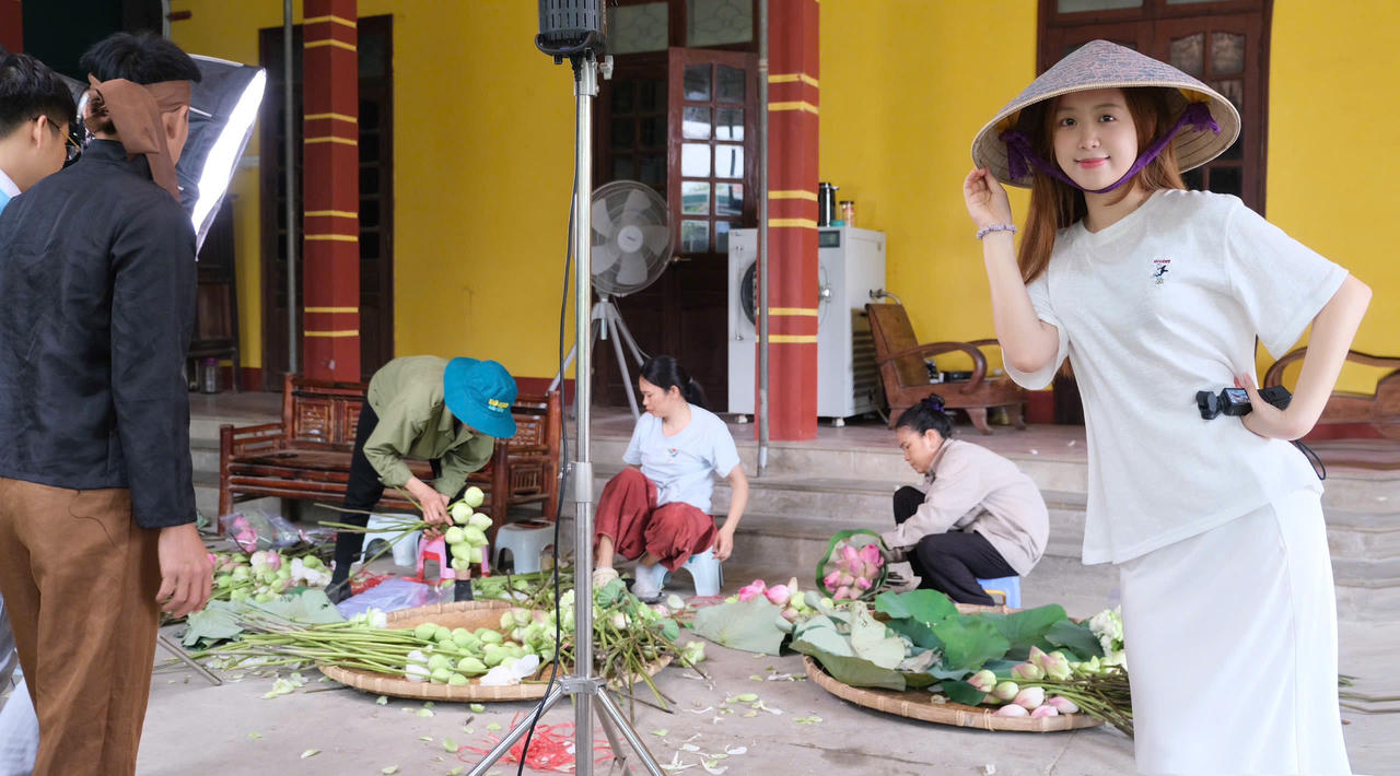 Sắc màu Gen Z trong Lễ hội Làng Sen 2025