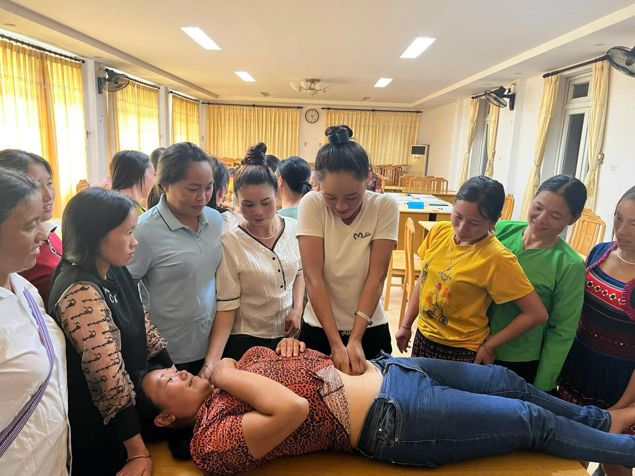 Cô đỡ thôn bản: Cầu nối giúp sản phụ vùng cao “vượt cạn”