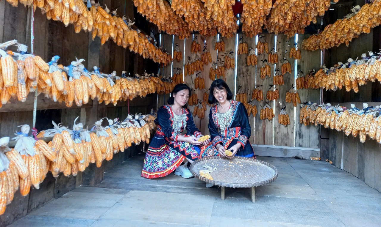 Yên Bái: Dấu chân những giáo viên gùi chữ lên non ngàn