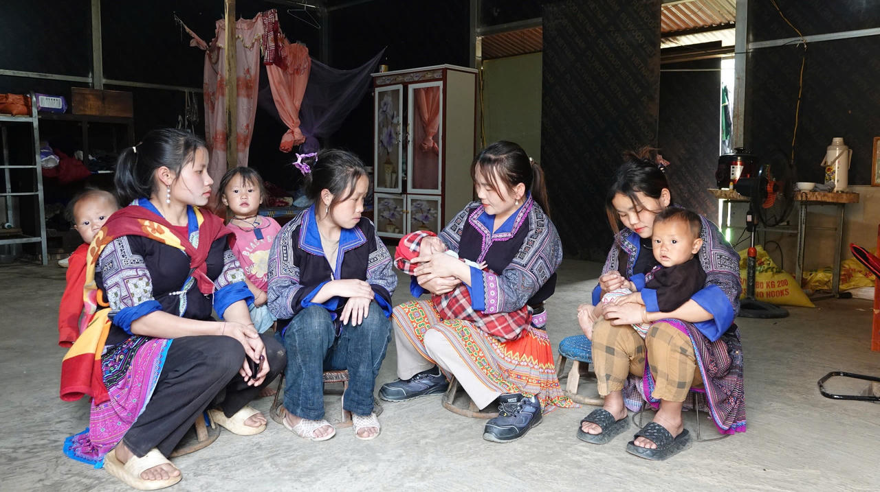 Cô đỡ thôn bản: Khơi thông nguồn lực, phát huy vai trò cầu nối