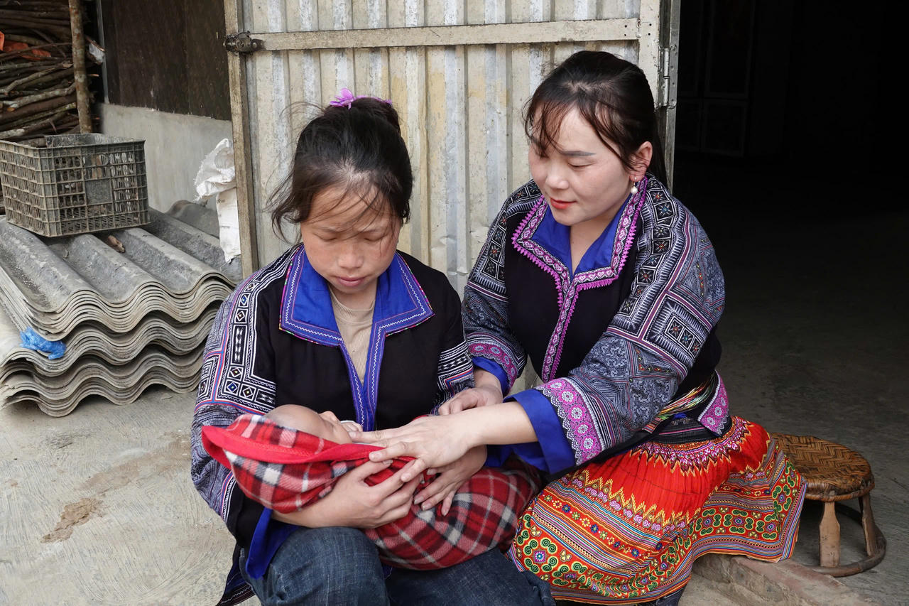 Cô đỡ thôn bản: Khơi thông nguồn lực, phát huy vai trò cầu nối